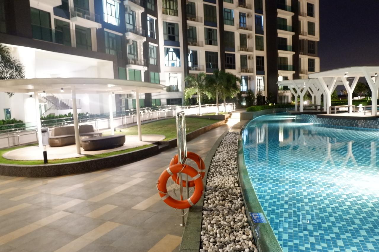 Rentostay Bayu Puteri Apartment-crescent Bay Suites