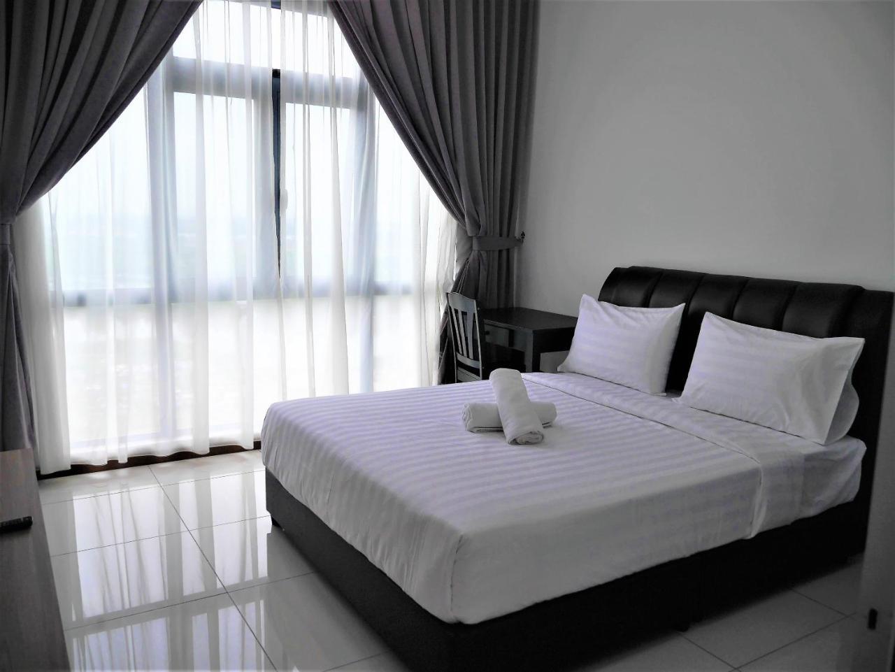 Rentostay Bayu Puteri Apartment-crescent Bay Suites *